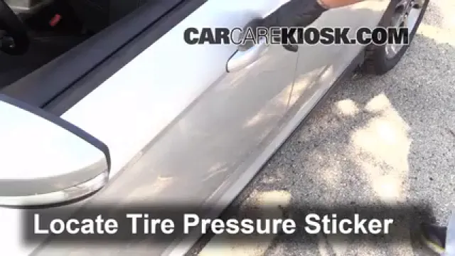 2013 Ford Focus SE 2.0L 4 Cyl. FlexFuel Hatchback Tires & Wheels Check Tire Pressure